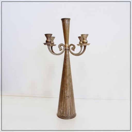 Großer Kandelaber mit vier Armen und fünf Flammen