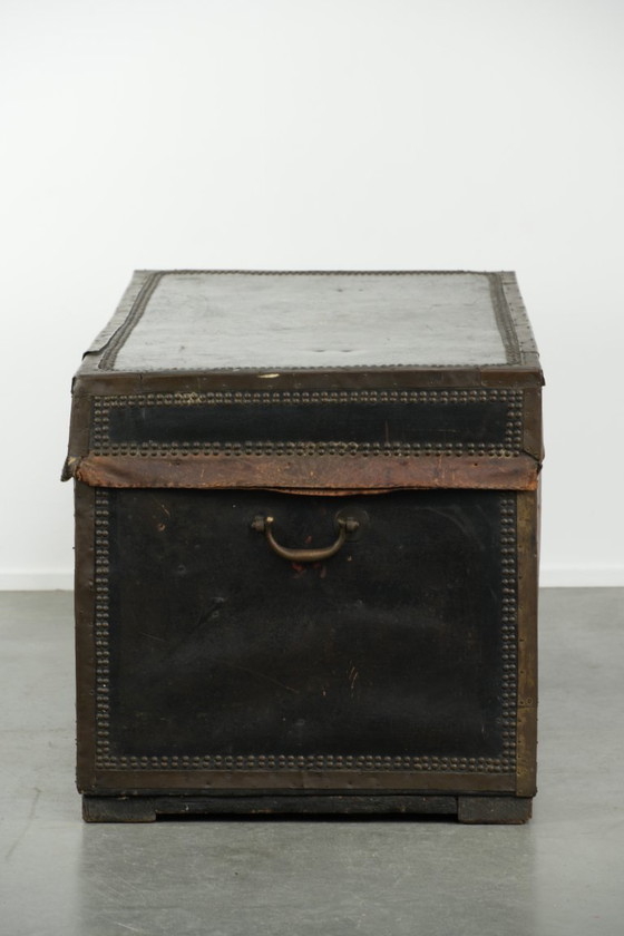 Characterful antique Chinese chest from the 19th century with a beautiful patina, finished with decorative (photo 4 of 14)