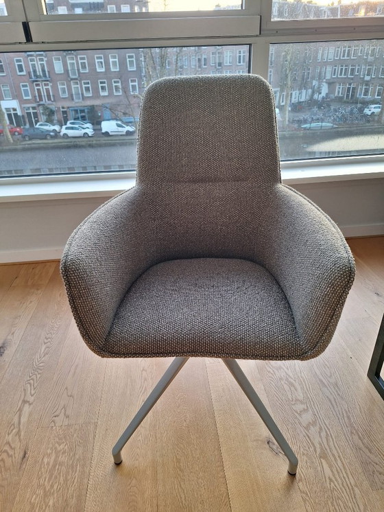 Image 1 of Leolux Toveri dining table with 6 Leolux Gyon chairs