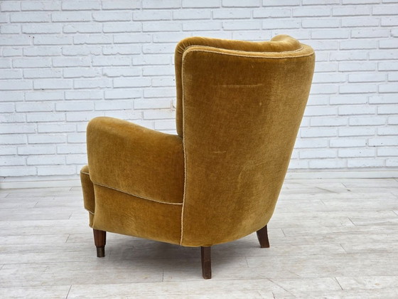 Image 1 of Fauteuil relax danois des années 1960, revêtement d'origine en velours jaune miel.