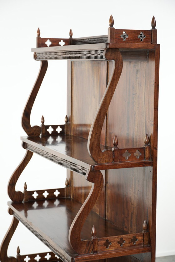 Image 1 of Sierlijke houten keuken/ leg/ boekenkast met een charmante en tijdloze klassiek Engelse uitstraling uit de 20e eeuw