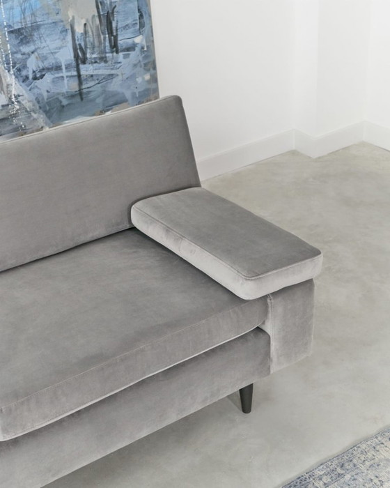 Image 1 of Divano HELSINKI in velluto grigio, design scandinavo