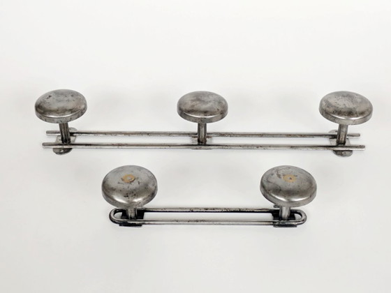 Image 1 of Paar französische Stahlgarderobenständer, industrielle Wandhaken aus den 1950er Jahren mit runden Köpfen