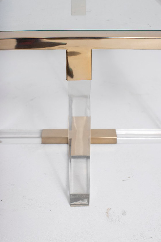 Architecturale set van 2 vintage lucite, messing & glas bijzettafels, jaren '70 (photo 6 of 9)