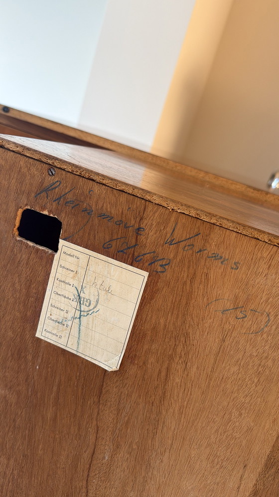 Image 1 of Credenza vintage in legno con ante scorrevoli