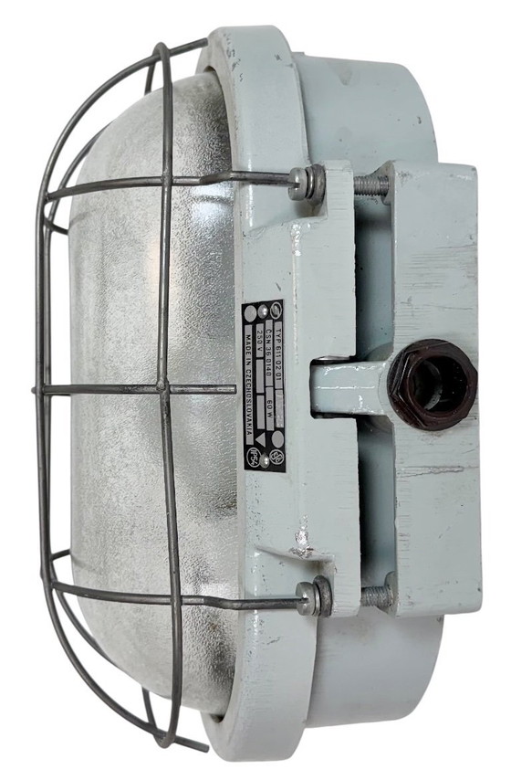 Image 1 of Applique murale industrielle en fonte d'aluminium avec verre dépoli d'Elektrosvit, années 1970