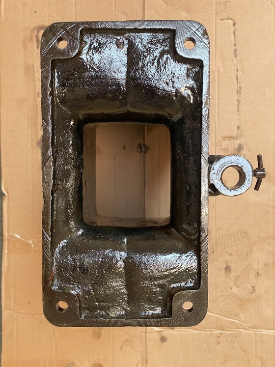 Image 1 of Base per colonna antica in ghisa "z10" - Restaurata in stile industriale