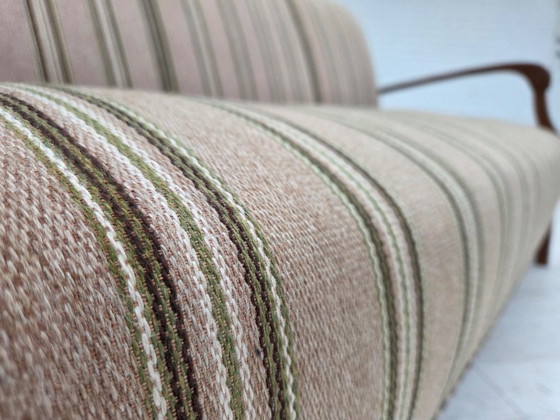 Image 1 of Divano danese a 2 posti, anni '50, rivestimento in tessuto di lana beige, gambe in legno di faggio.