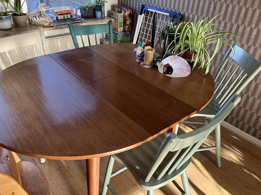 Bellissimo tavolo da pranzo rotondo pieghevole di metà secolo