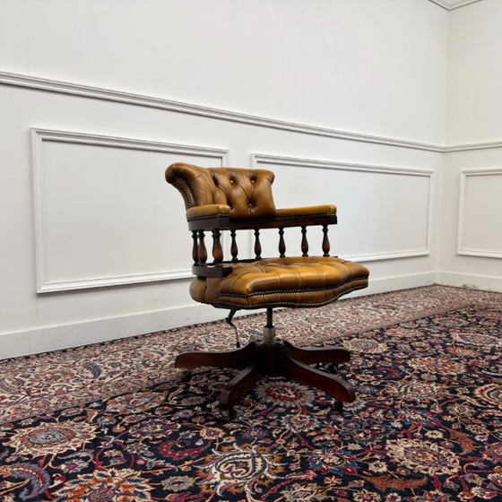 Klassischer englischer brauner Chesterfield Bürostuhl – Bürostühle, Holz, Leder (photo 7 of 7)