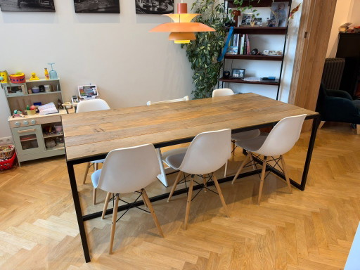 Gerüstbohlen-Tisch mit eingelegter Platte