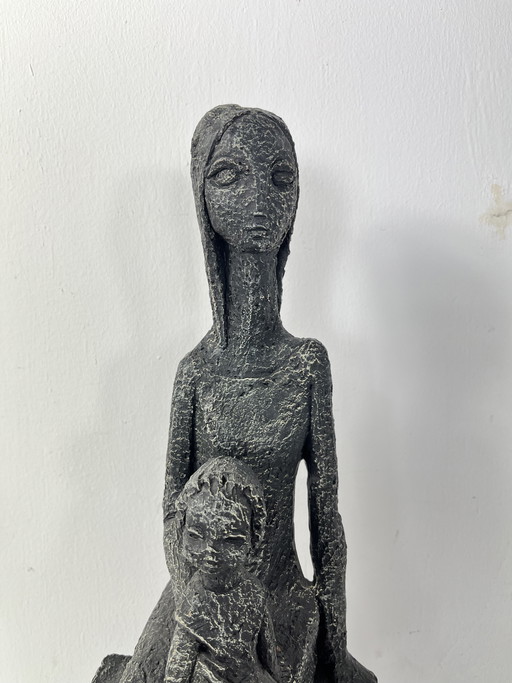 Statua brutalista vintage degli anni Sessanta raffigurante una donna