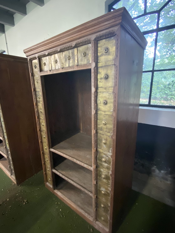 Mobile in Legno Unico con Dettagli in Ottone – Librerie, Wood, Brass (photo 2 of 5)