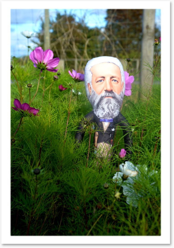 Image 1 of Jules Verne-cadeau | Cadeau voor boekenliefhebbers | Steampunk literaire decoratie | Handgemaakte Jules Verne-kunstpop