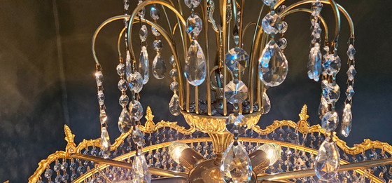 Image 1 of Lustre serti de cristaux taillés.