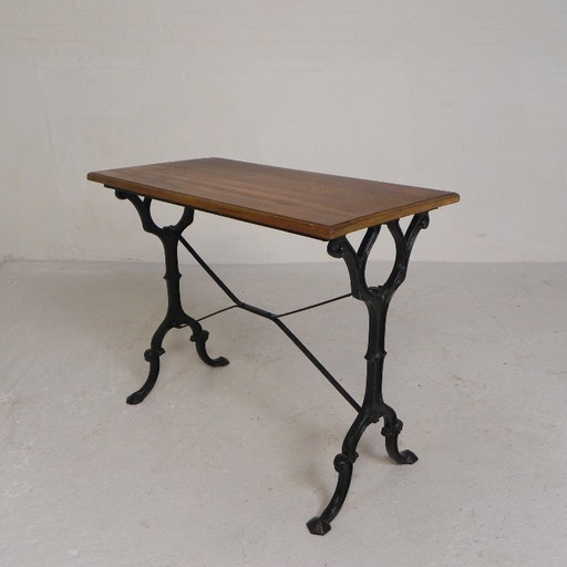 Table de bistrot avec plateau en chêne sur une structure en fonte, années 1930