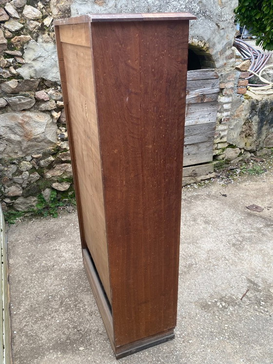 Image 1 of Archiefkast/kantoorkast met roldeksel uit de jaren 1950, gemaakt van eikenhout en fineer.