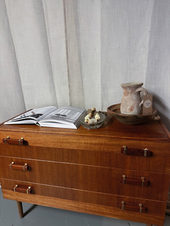 Image 1 of Cassettiera svedese d'epoca