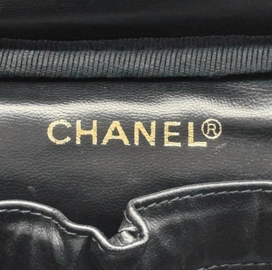 Originele Chanel Zwarte Lamsleren Cosmetische Tas, circa 2000s – Portemonnees & klein lederwaren, Leather (photo 10 of 10)