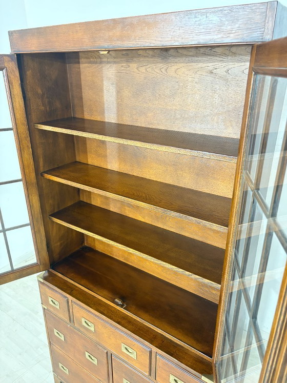 Image 1 of Vitrina de estilo colonial inglés / Vitrina de caoba / Librería / Vitrina