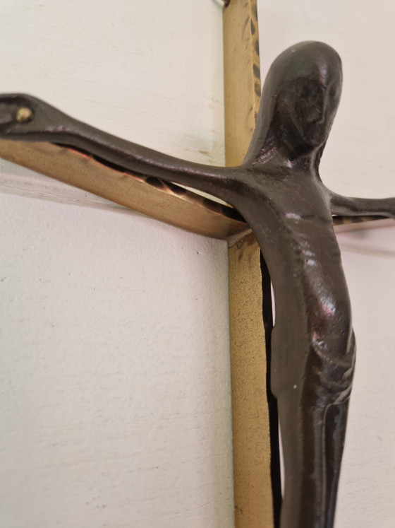 Bronzeguss-Korpus auf Messingkreuz. – Butzon & Bercker, Wanddekoration, Brass (photo 4 of 7)