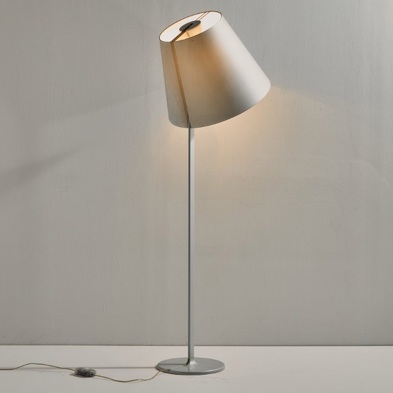Image 1 of MK11663 Melampo Mega vloerlamp van Adrien Gardère voor Artemide