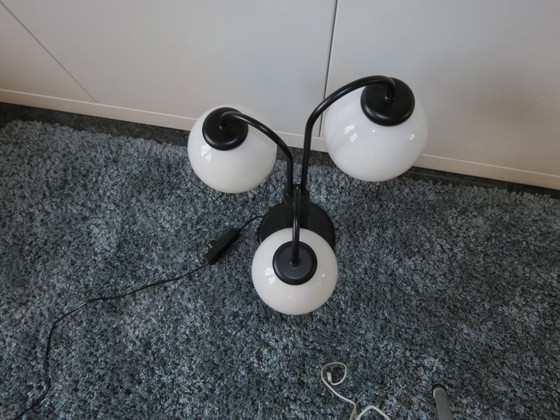 Image 1 of lampada da tavolo retrò bianca e nera con 3 sfere di vetro