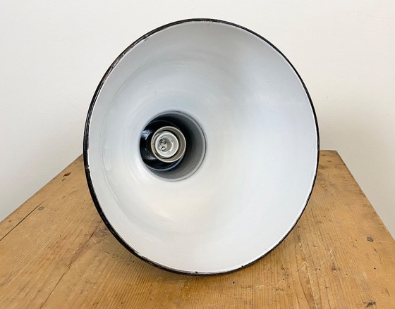 Image 1 of Lampe Bauhaus vintage industrielle en émail noir, années 1930