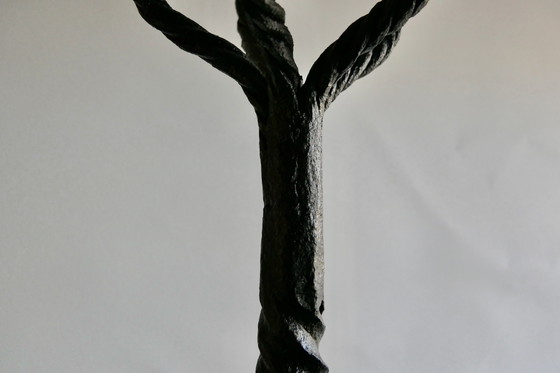 Image 1 of Paire de grands fers à repasser ou boules à feu en fer forgé (Andier)