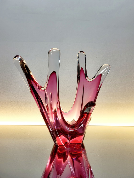 Image 1 of Val Saint Lambert Schaal, Organische Vormgeving, Smaragd Rode Kleur En Helder Glas, Jaren 80