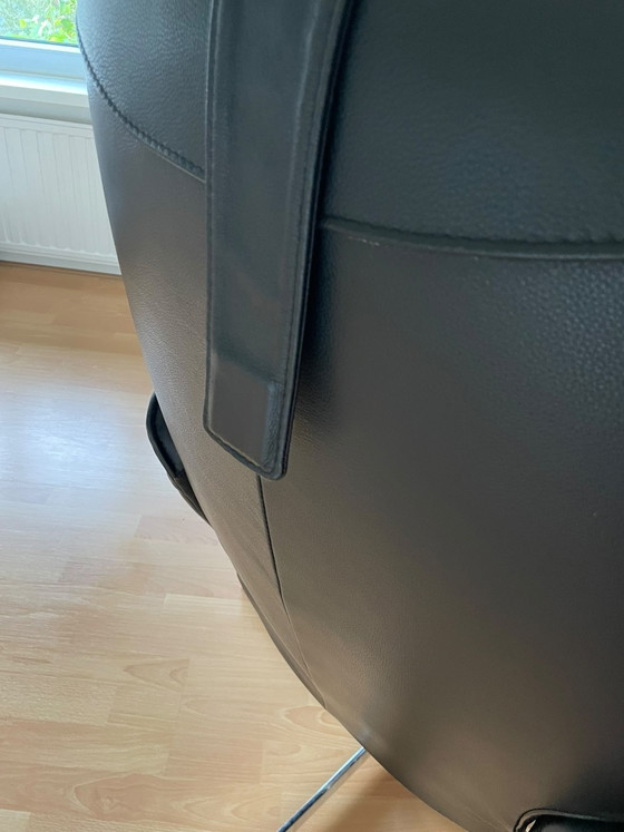Sillón giratorio de cuero negro – Hulshoff, Sillones, Leather (photo 7 of 7)