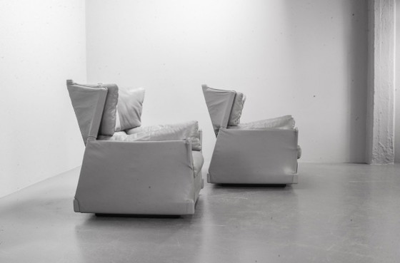 Image 1 of Fauteuil lounge luxueux « Viola d’Amore » de Piero de Martini, design italien du milieu du XXe siècle, en cuir gris dauphin. Ann