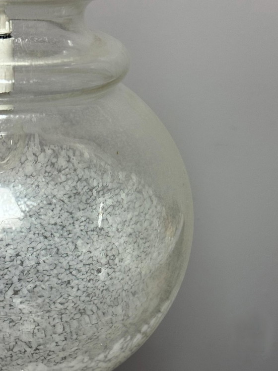 Grande suspension design, verre blanc à motif moucheté et structure chromée, années 1960 – Lampes, Glass (photo 5 of 9)