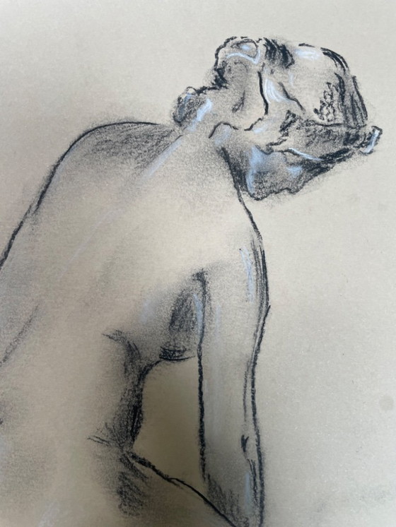 Image 1 of Disegno a carboncino firmato di una statua femminile per un calco in gesso in studio