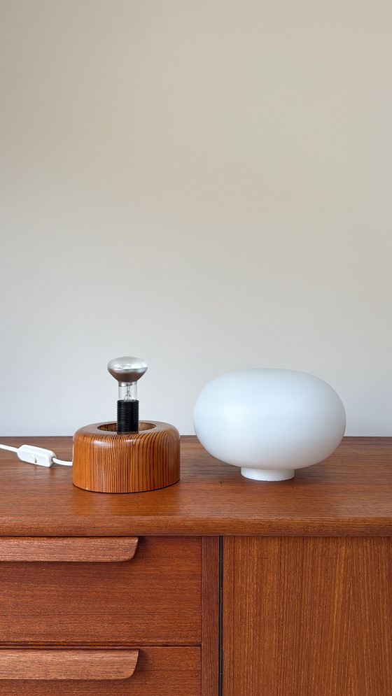 Image 1 of Lampada vintage in legno di teak con sfera di vetro