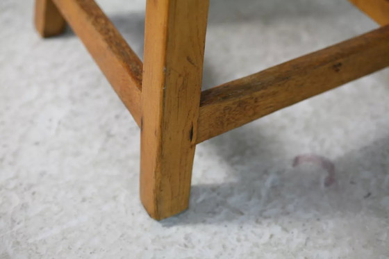 Image 1 of 2x Brutalistische Hocker mit Rückenlehne aus Holz