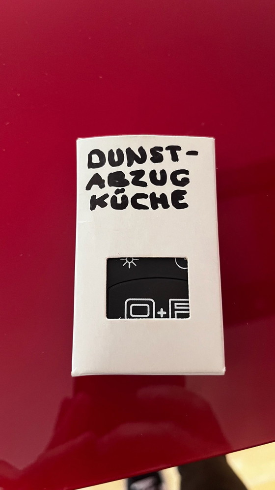 High End Designer Küche unbenutztes Sammlerstück, Gaggenau, Aufbewahrungsschrank, Holz, Glas, Rot (Foto 10 von 15)