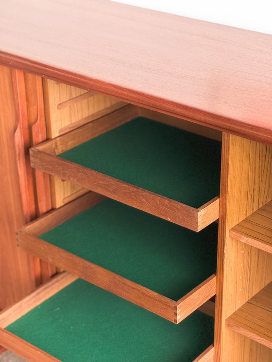 Image 1 of Buffet haut danois du Mid Century en teck par Axel Christensen Odder pour Odder Møbler