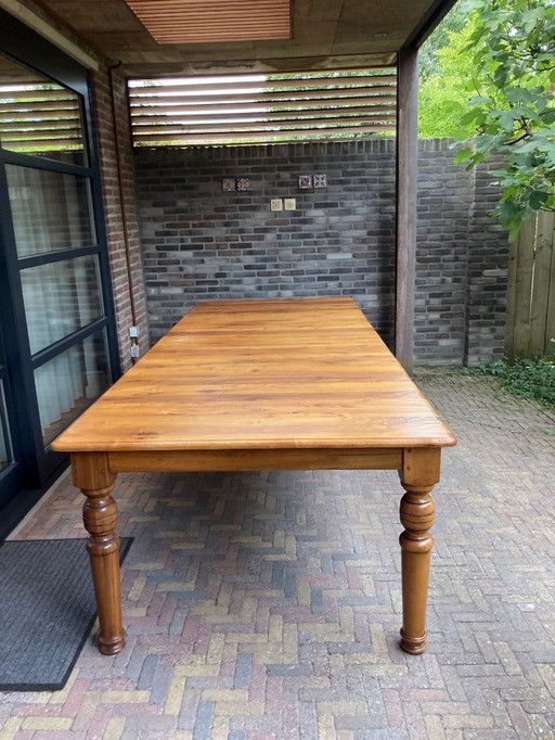 Table monumentale, 300 x 120 cm