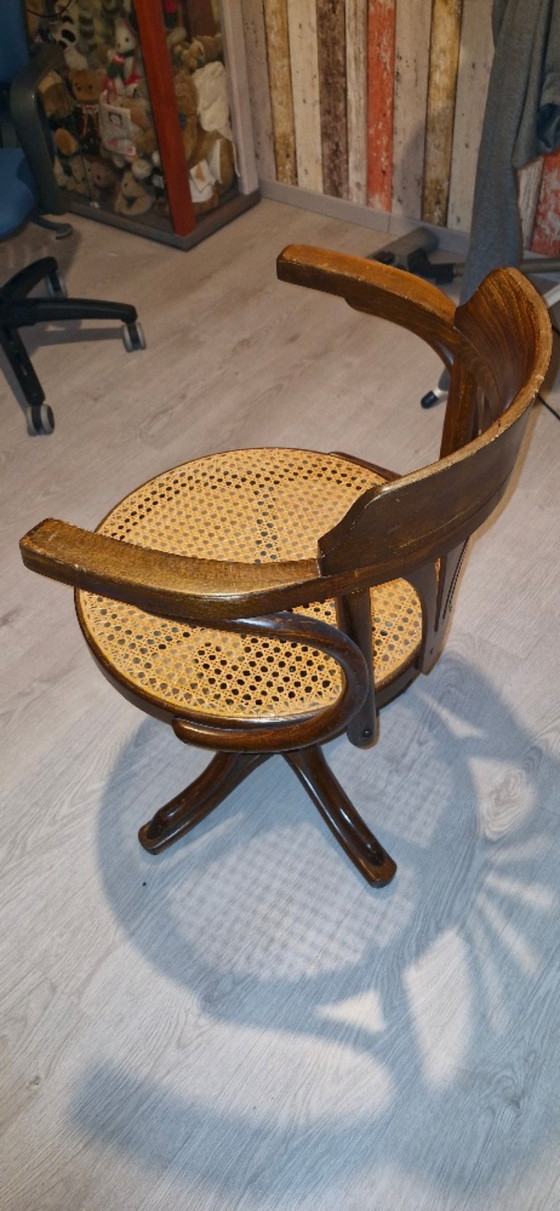 Image 1 of Sedia girevole da capitano in stile Thonet