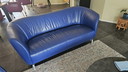 2 kobaltblauwe Leolux  Flint banken