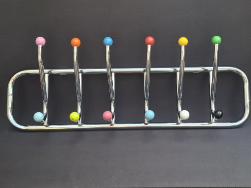 Retro-Garderobe im Weltraumzeitalter-Stil – Osvaldo Borsani Design – Chrom & Mehrfarbig – kapstokken, Chrome (photo 2 of 9)