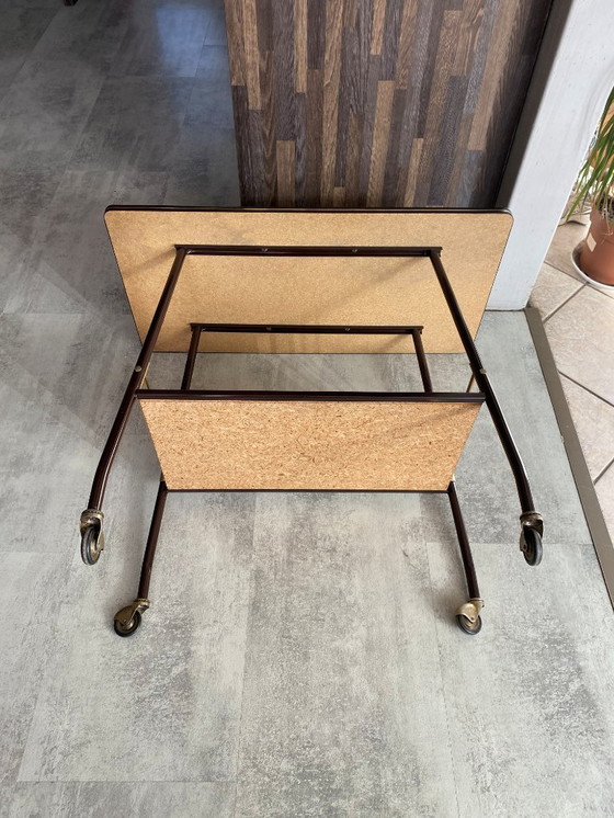 Image 1 of Meuble de télé à roulettes 2 plateaux formica marron 1960