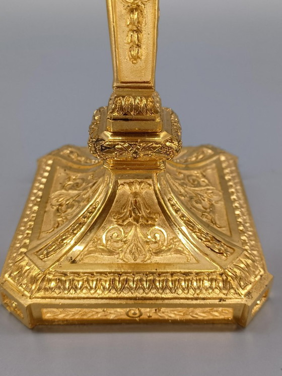 Image 1 of Coppia di candelieri in bronzo dorato e cesellato in stile Luigi XVI del XIX secolo