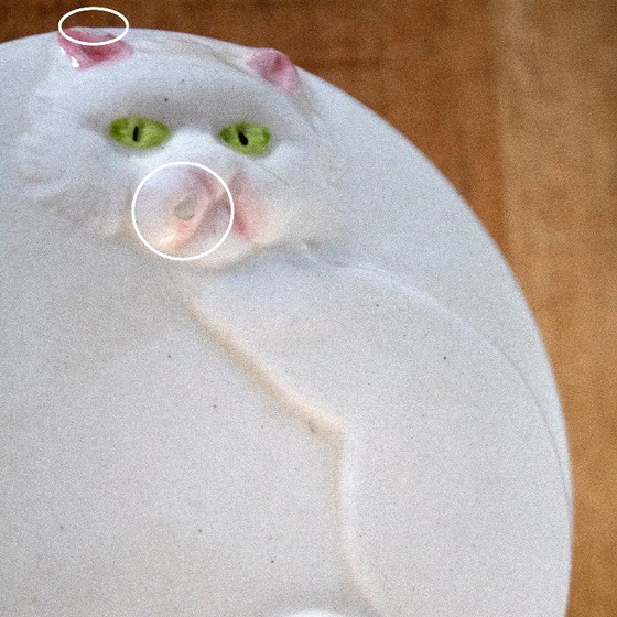 Image 1 of Boîte vintage en porcelaine blanche avec un chat sur le couvercle