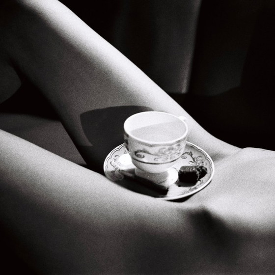 Image 1 of Kunstfoto „Tomas Urbelionis“ – „Eine Tasse Aphrodisiakum 2“