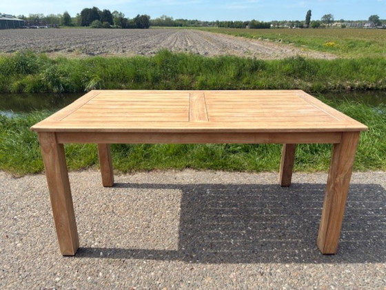 Image 1 of Hochwertiger Teak-Gartentisch – neuwertig