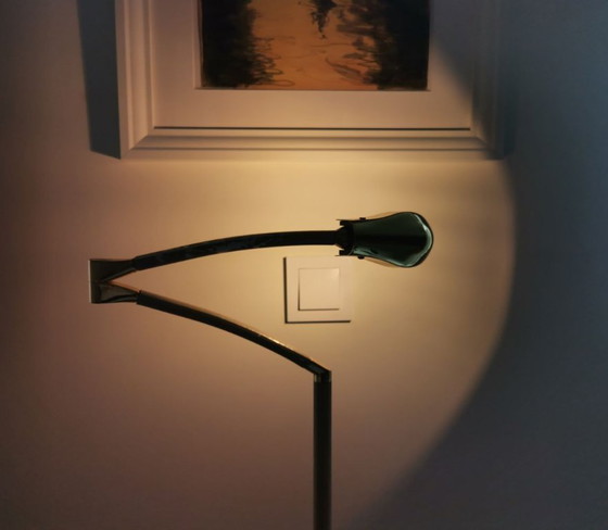 Image 1 of Lampada da terra alta e modernista, color oro, regolabile in altezza e con dimmer.