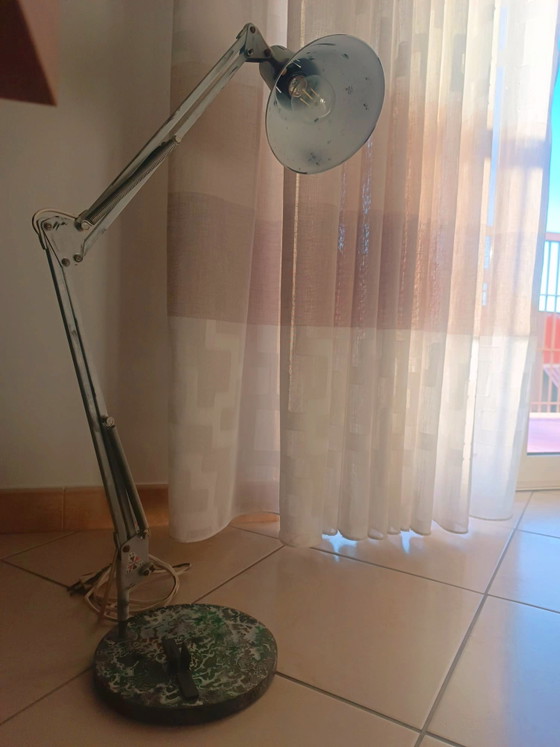 Lámpara de escritorio – Twist T-1, Lámparas de escritorio, Metal, Aluminium (photo 9 of 12)