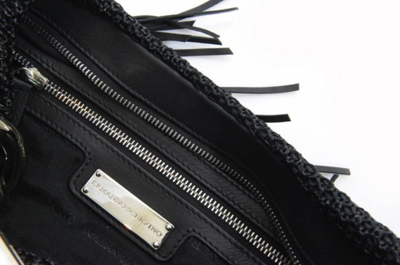 Image 1 of Ermanno Scervino, borsa a mano nera intrecciata con frange in pelle.